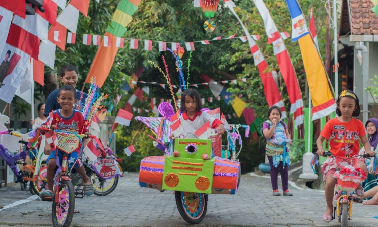 Pawai sepeda hias anak-anak, Sumber: kumparan.com